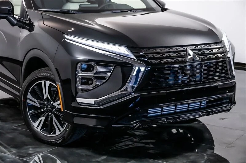 2025 Mitsubishi Eclipse Cross - Image 2 of 21