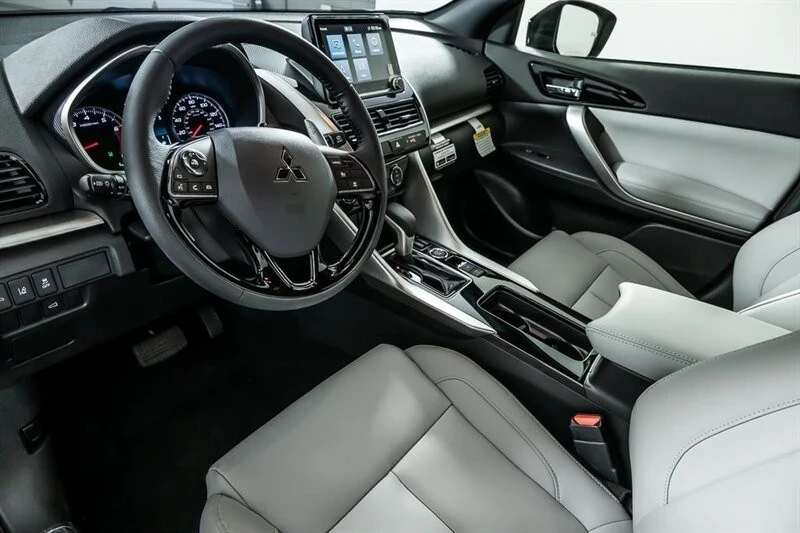 2025 Mitsubishi Eclipse Cross - Image 12 of 21