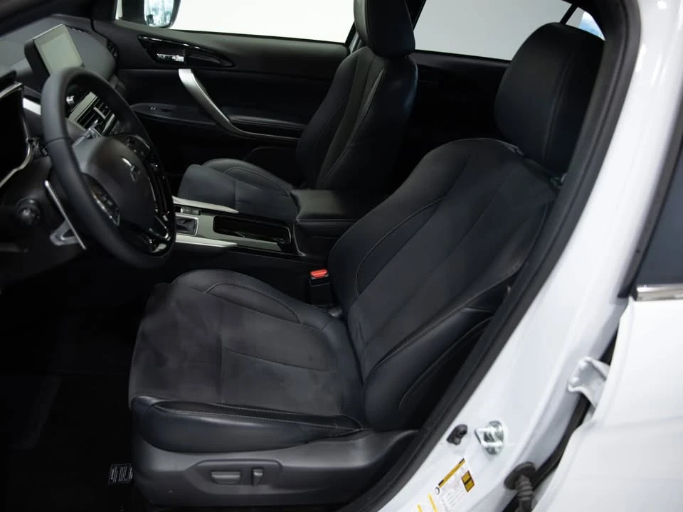 2025 Mitsubishi Eclipse Cross - Image 16 of 20
