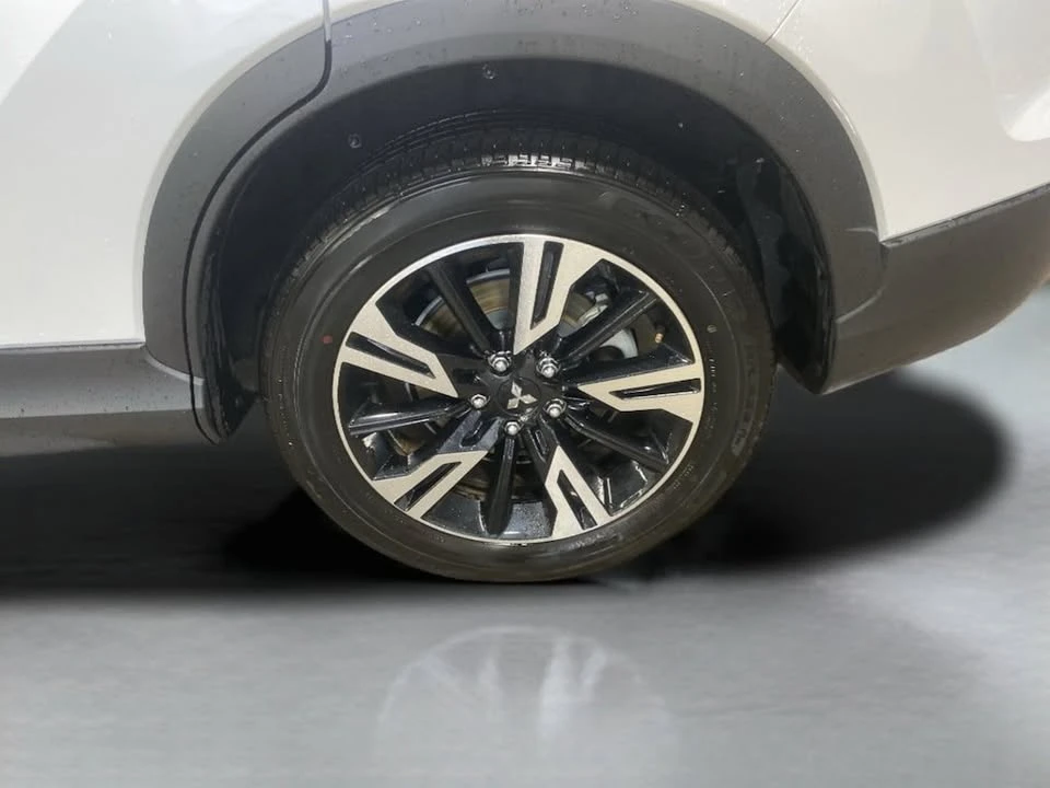 2025 Mitsubishi Eclipse Cross - Image 8 of 19