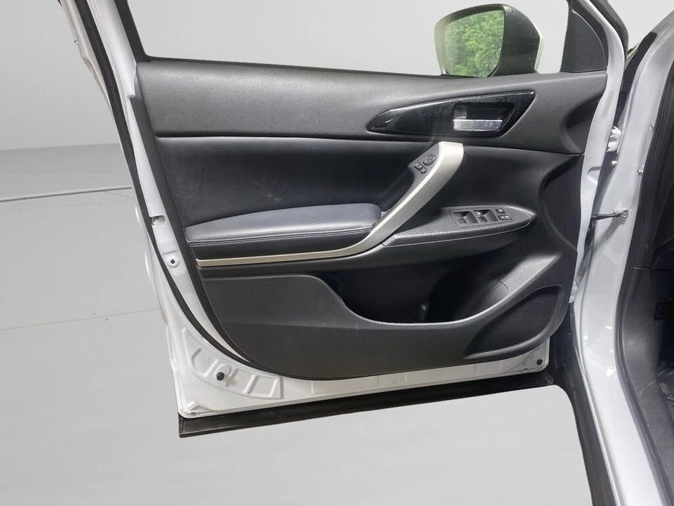 2025 Mitsubishi Eclipse Cross - Image 14 of 19