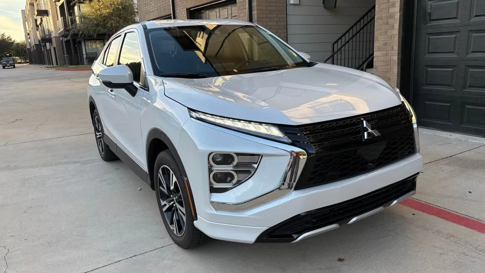 2025 Mitsubishi Eclipse Cross - Image 2 of 20