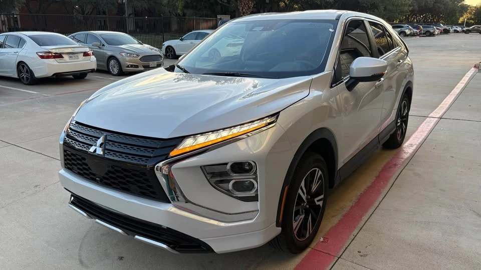 2025 Mitsubishi Eclipse Cross - Image 8 of 20