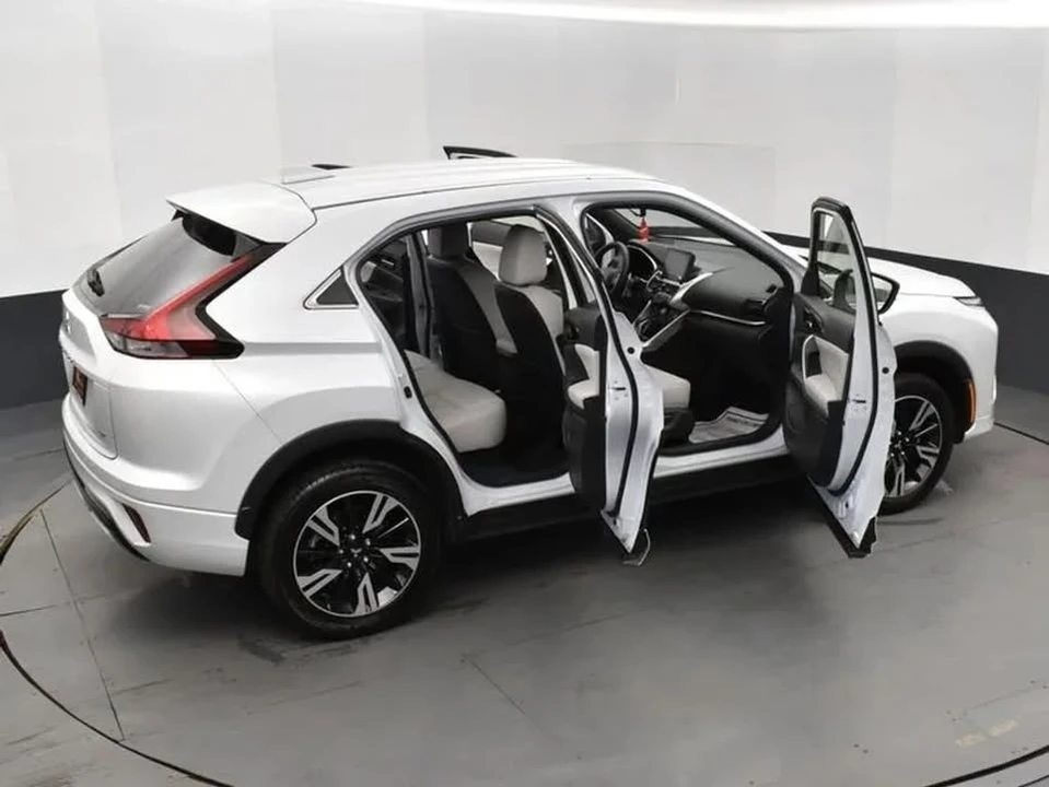 2025 Mitsubishi Eclipse Cross - Image 4 of 6