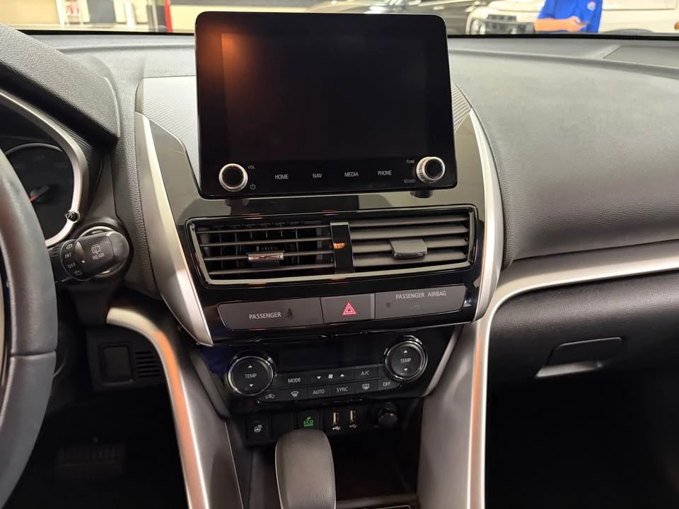 2025 Mitsubishi Eclipse Cross - Image 12 of 13