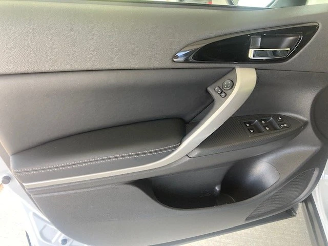 2025 Mitsubishi Eclipse Cross - Image 8 of 19