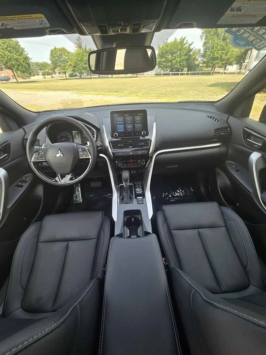 2025 Mitsubishi Eclipse Cross - Image 4 of 12
