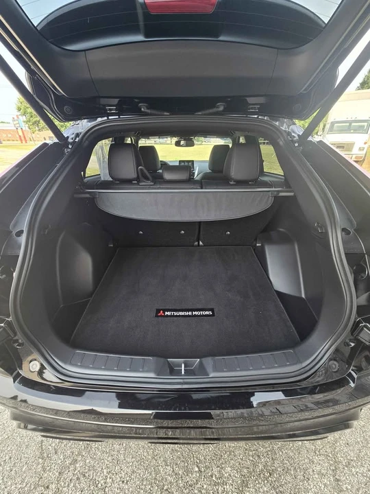 2025 Mitsubishi Eclipse Cross - Image 10 of 12