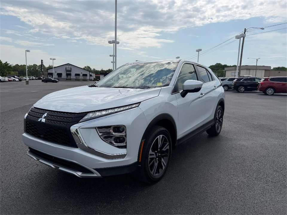 2025 Mitsubishi Eclipse Cross - Image 3 of 31