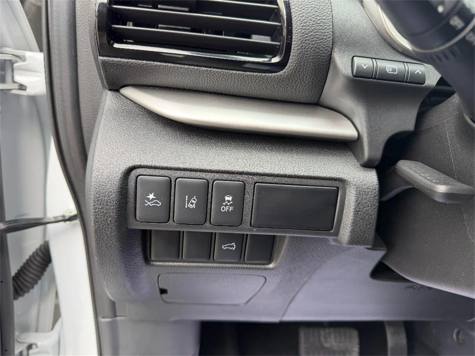 2025 Mitsubishi Eclipse Cross - Image 31 of 31