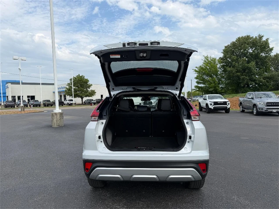 2025 Mitsubishi Eclipse Cross - Image 11 of 31