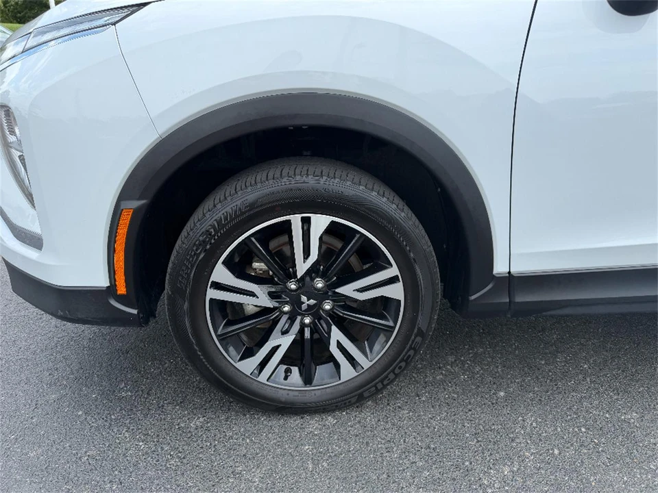 2025 Mitsubishi Eclipse Cross - Image 9 of 31