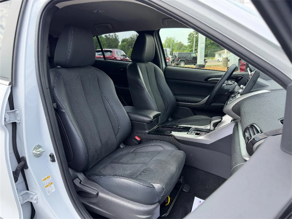 2025 Mitsubishi Eclipse Cross - Image 15 of 31