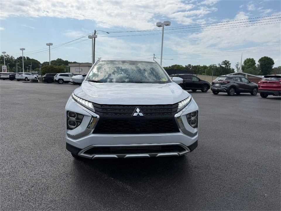 2025 Mitsubishi Eclipse Cross - Image 2 of 31
