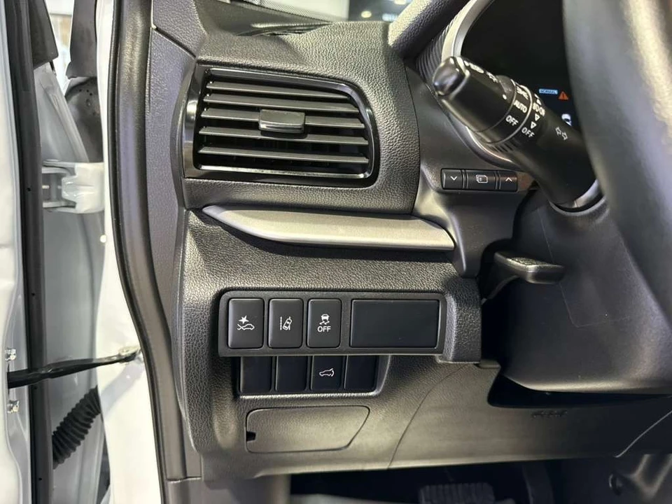 2025 Mitsubishi Eclipse Cross - Image 21 of 31