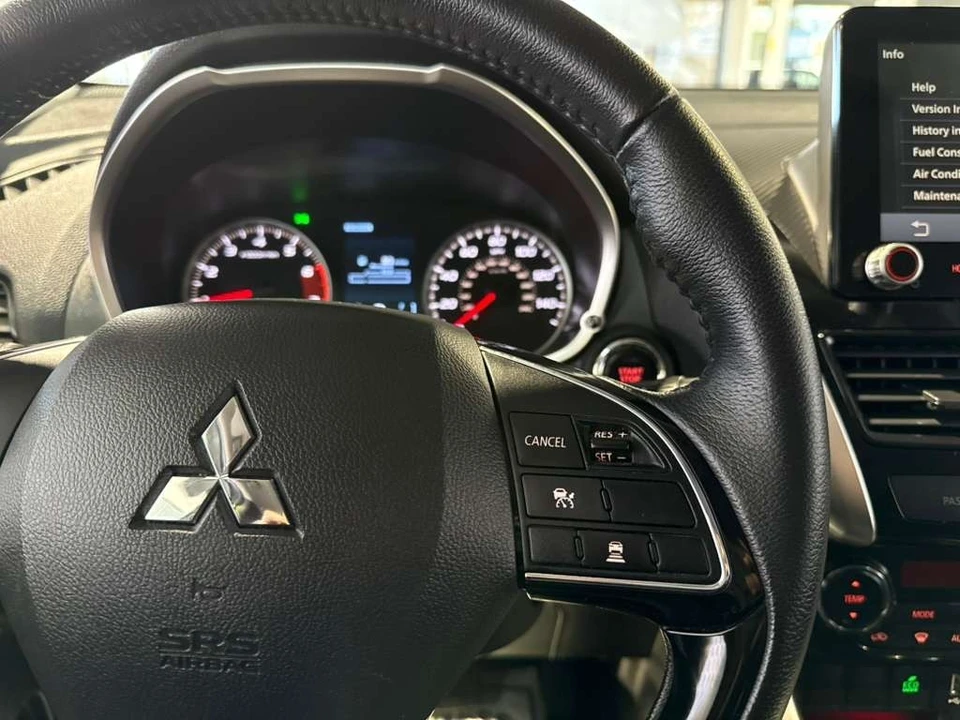 2025 Mitsubishi Eclipse Cross - Image 12 of 31