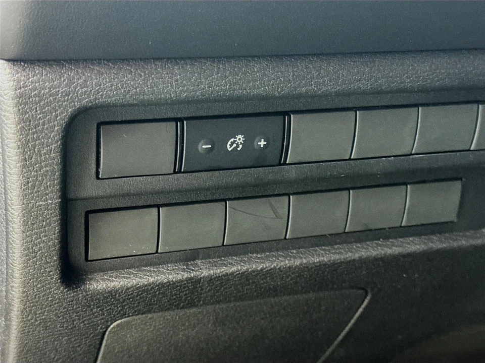 2025 Mitsubishi Outlander - Image 10 of 21