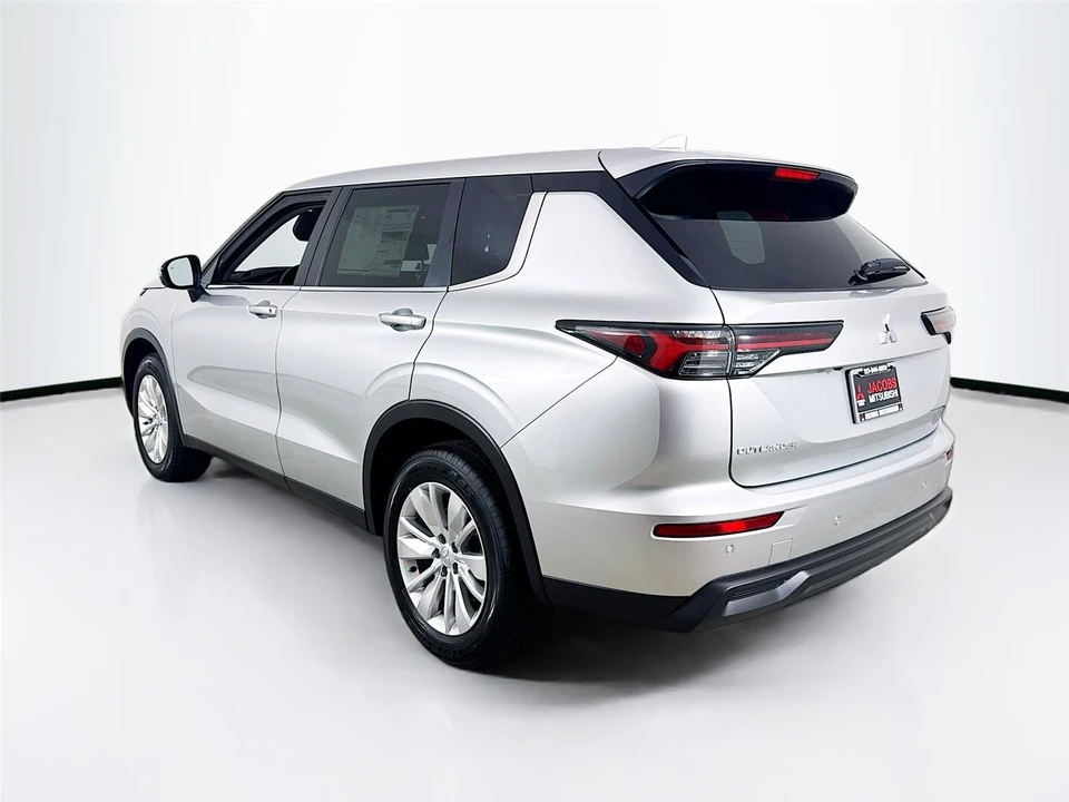 2025 Mitsubishi Outlander - Image 5 of 21