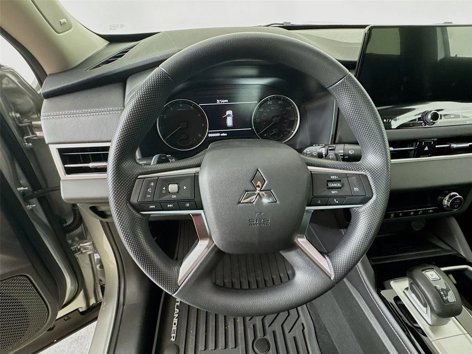 2025 Mitsubishi Outlander - Image 11 of 21