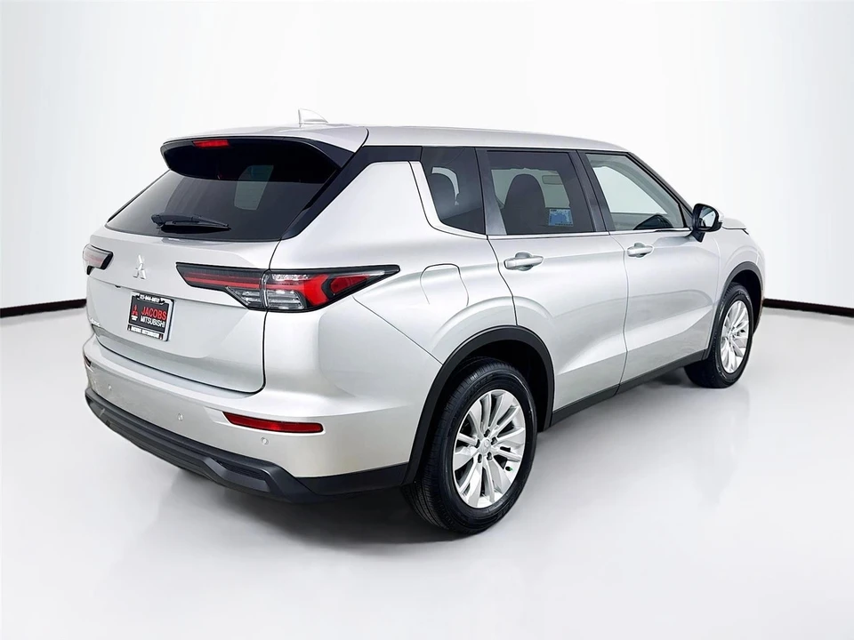 2025 Mitsubishi Outlander - Image 6 of 21