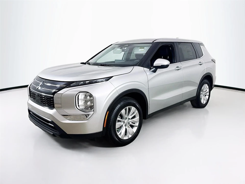 2025 Mitsubishi Outlander - Image 3 of 21