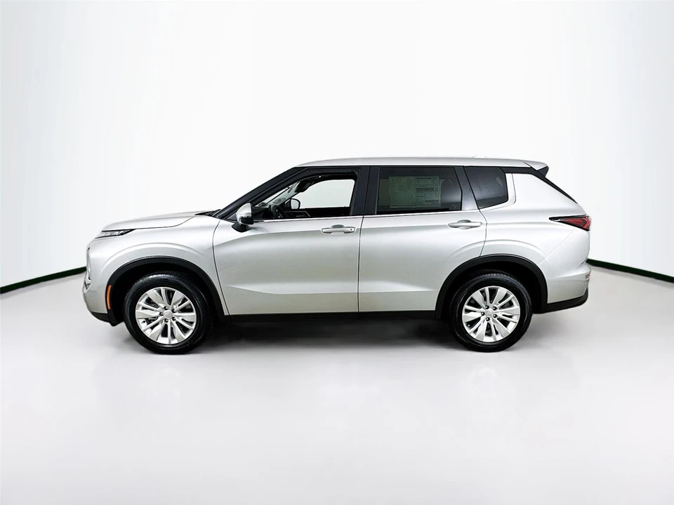 2025 Mitsubishi Outlander - Image 4 of 21