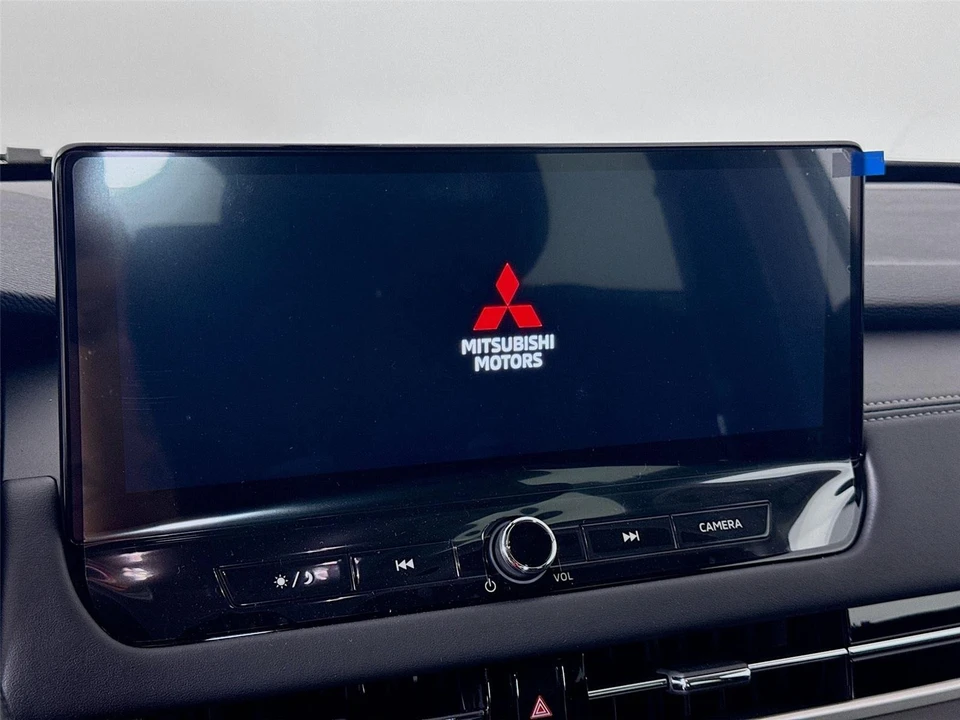 2025 Mitsubishi Outlander - Image 15 of 21