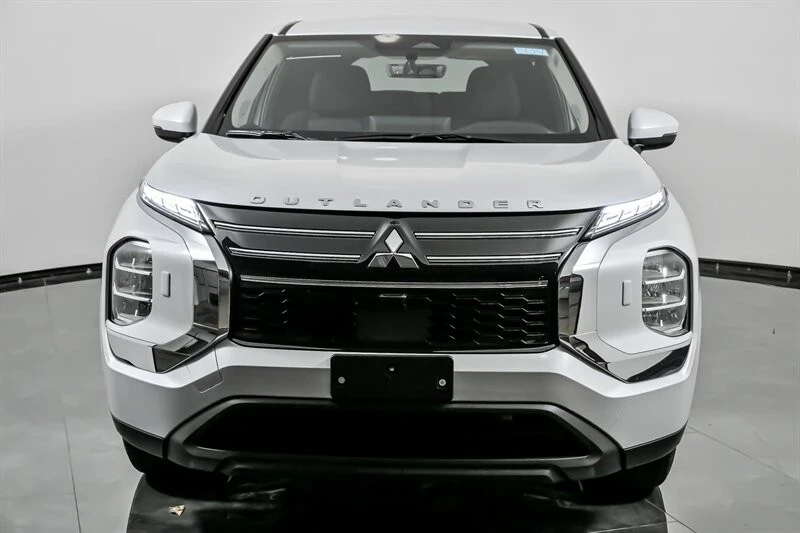 2025 Mitsubishi Outlander - Image 4 of 21