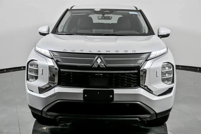2025 Mitsubishi Outlander - Image 4 of 21