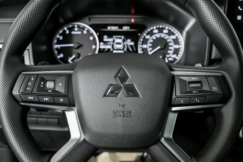 2025 Mitsubishi Outlander - Image 18 of 21