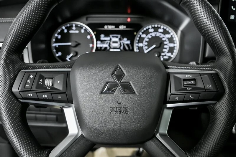 2025 Mitsubishi Outlander - Image 18 of 21