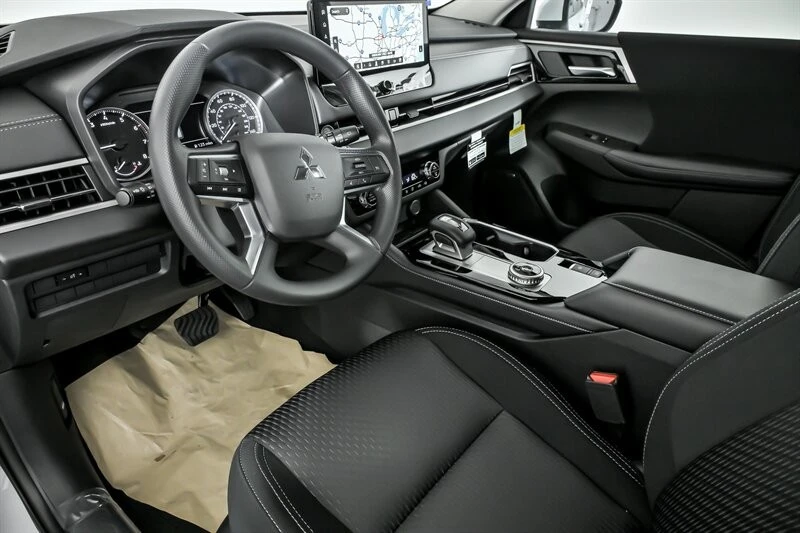 2025 Mitsubishi Outlander - Image 12 of 21