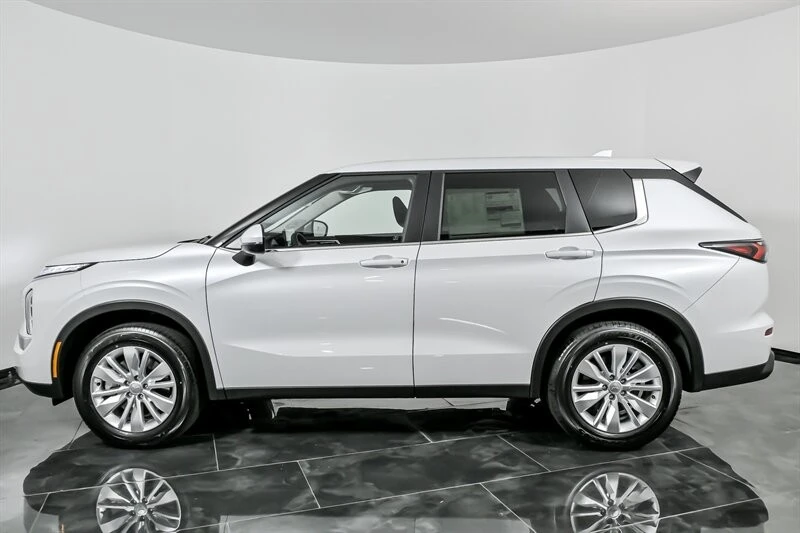 2025 Mitsubishi Outlander - Image 6 of 21