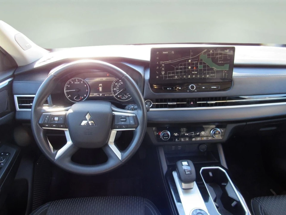 2025 Mitsubishi Outlander - Image 6 of 12