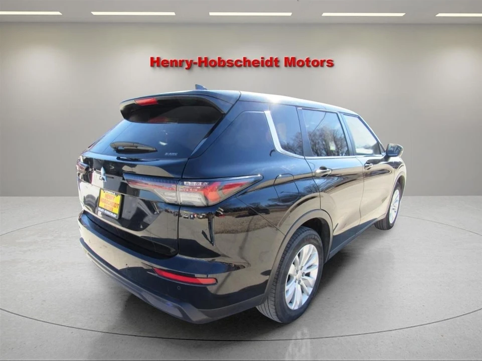 2025 Mitsubishi Outlander - Image 12 of 12