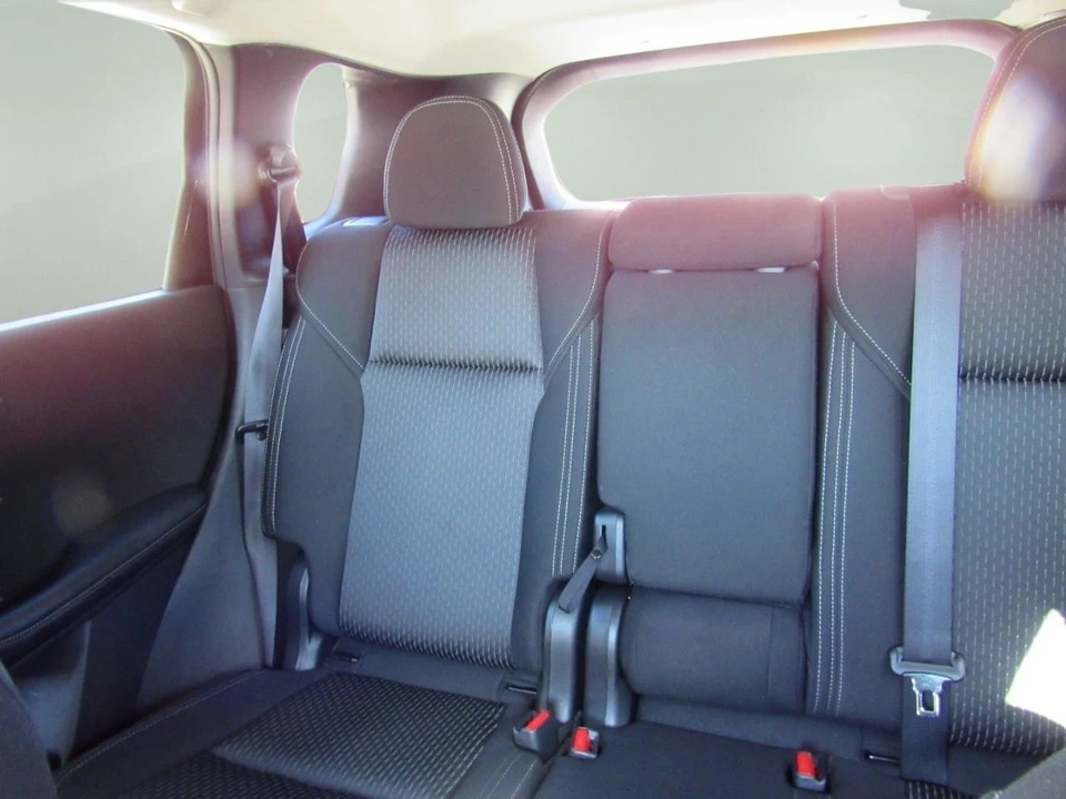2025 Mitsubishi Outlander - Image 8 of 12
