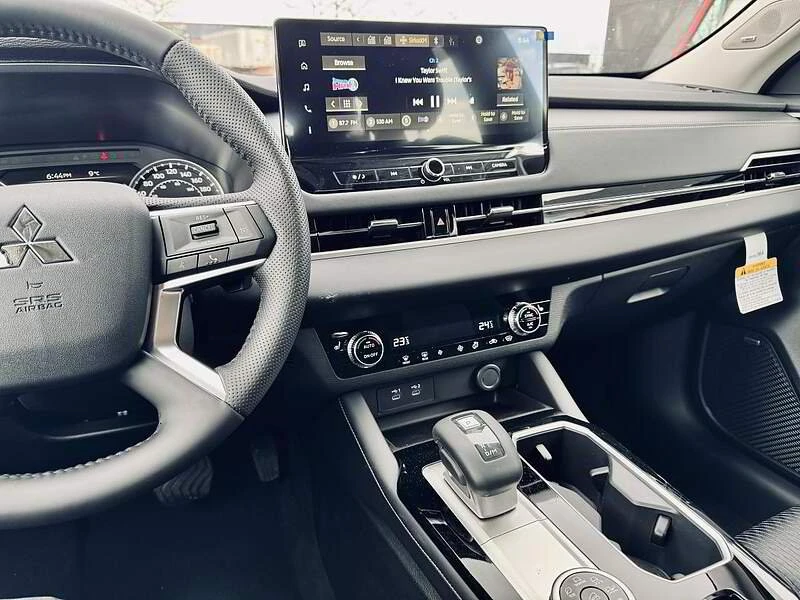 2025 Mitsubishi Outlander - Image 11 of 15