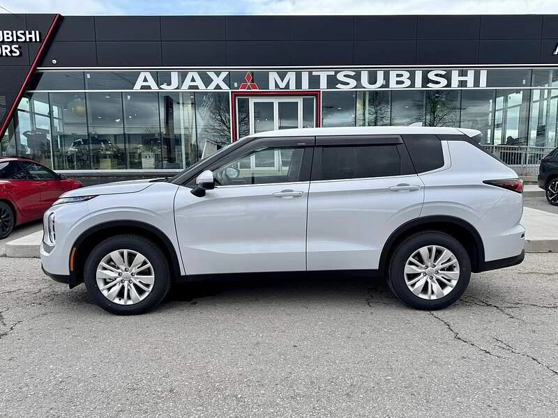 2025 Mitsubishi Outlander - Image 2 of 15