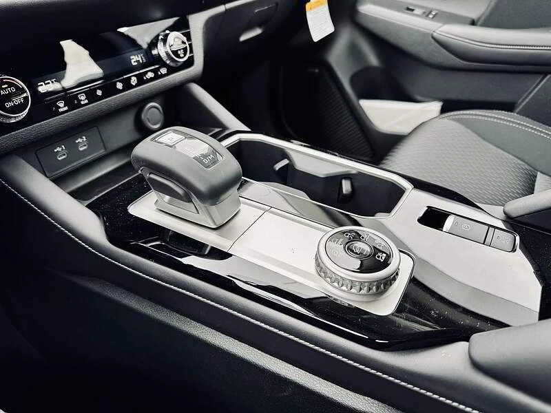 2025 Mitsubishi Outlander - Image 14 of 15