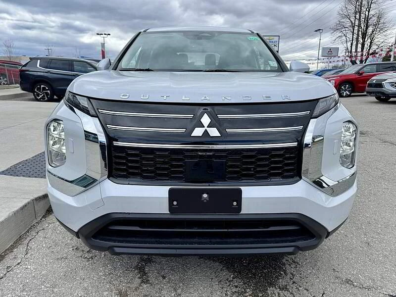 2025 Mitsubishi Outlander - Image 4 of 15