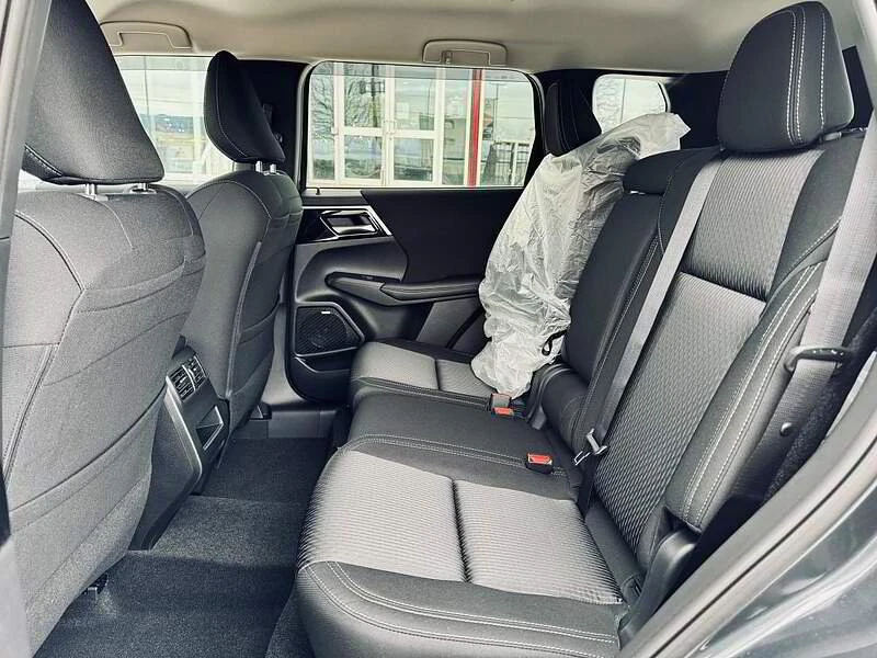 2025 Mitsubishi Outlander - Image 7 of 15
