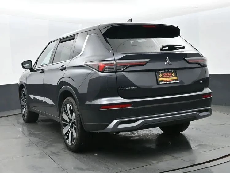 2025 Mitsubishi Outlander - Image 9 of 12