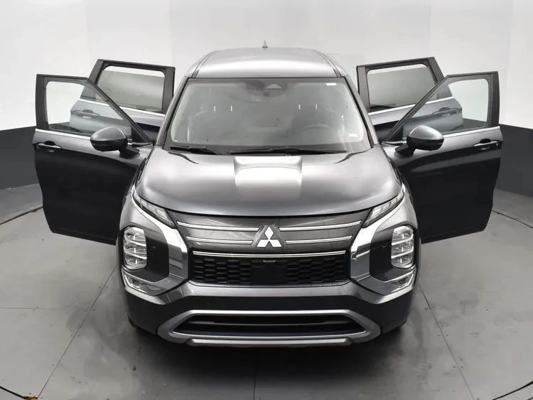 2025 Mitsubishi Outlander - Image 10 of 12