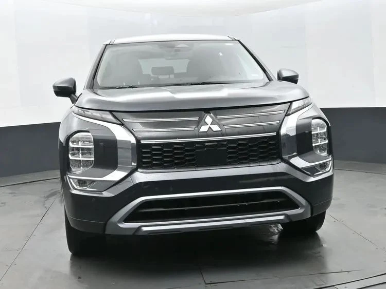 2025 Mitsubishi Outlander - Image 3 of 12