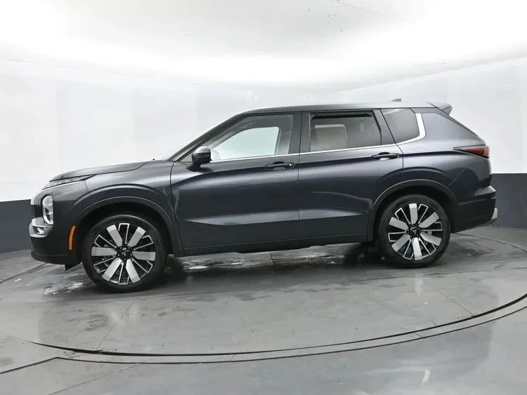 2025 Mitsubishi Outlander - Image 5 of 12