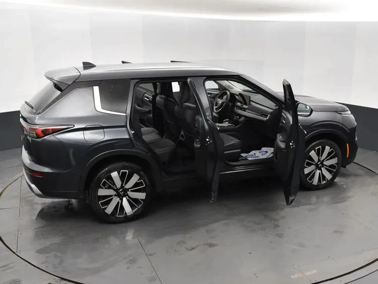 2025 Mitsubishi Outlander - Image 6 of 12