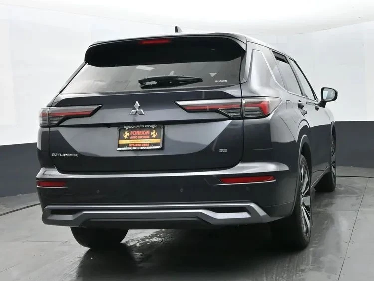 2025 Mitsubishi Outlander - Image 8 of 12