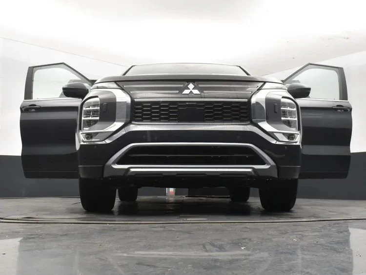 2025 Mitsubishi Outlander - Image 11 of 12