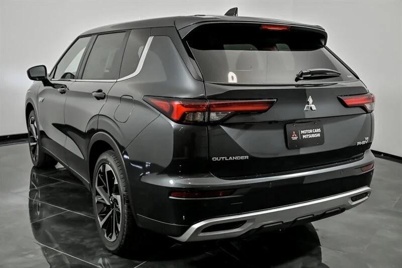 2025 Mitsubishi Outlander - Image 9 of 21