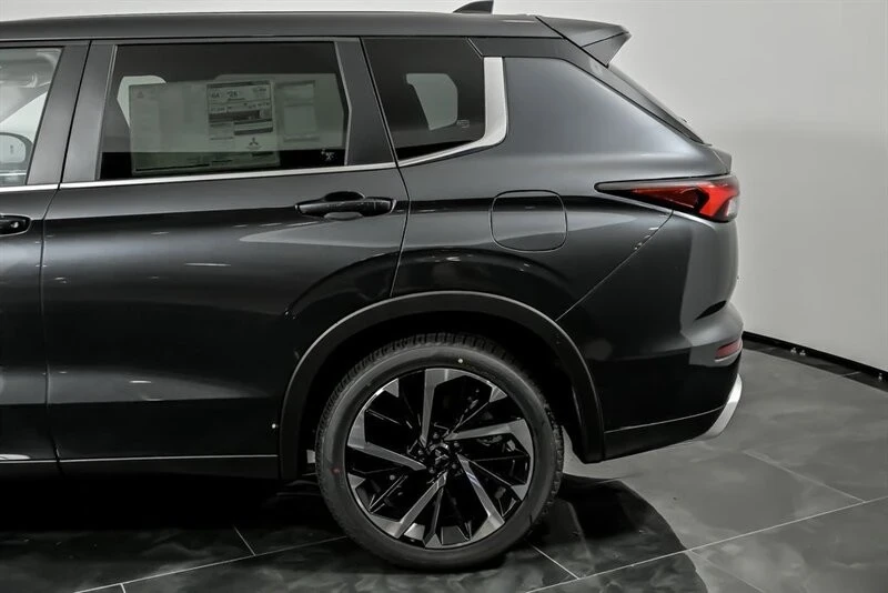 2025 Mitsubishi Outlander - Image 8 of 21